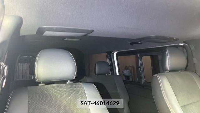 Toyota HIACE VAN 2019-09 8282464-15