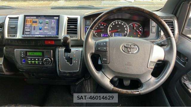 Toyota HIACE VAN 2019-09 8282464-16
