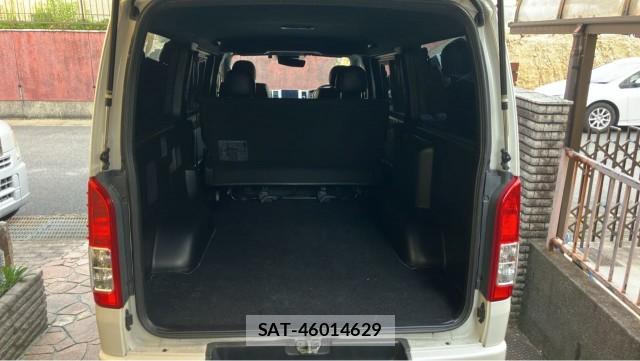 Toyota HIACE VAN 2019-09 8282464-17