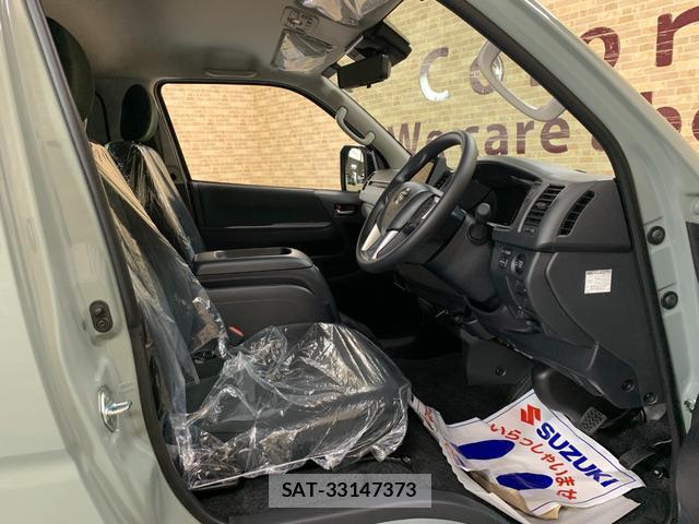 Toyota HIACE VAN 2026-06 8282754-17