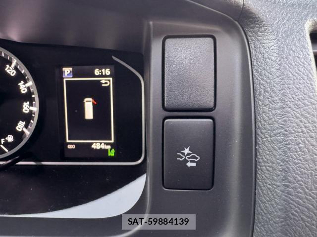 Toyota HIACE VAN 2025-07 8282768-11
