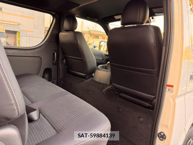 Toyota HIACE VAN 2025-07 8282768-12