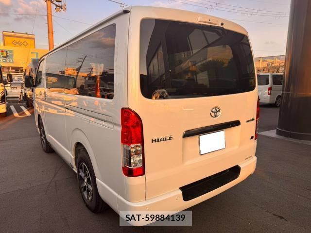 Toyota HIACE VAN 2025-07 8282768-15