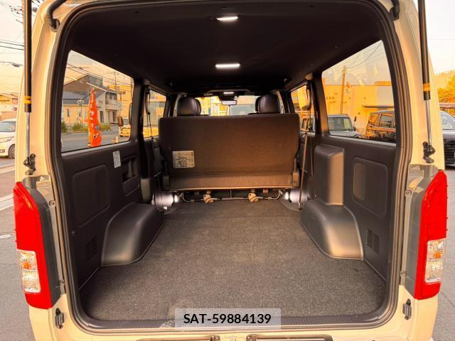 Toyota HIACE VAN 2025-07 8282768-16