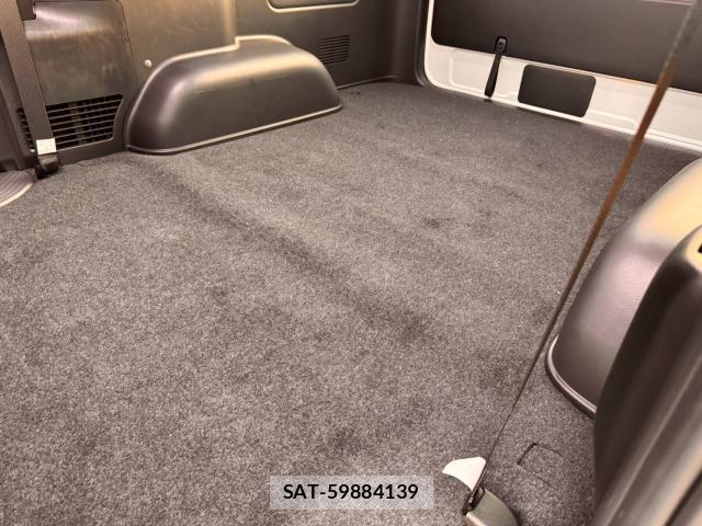 Toyota HIACE VAN 2025-07 8282768-18