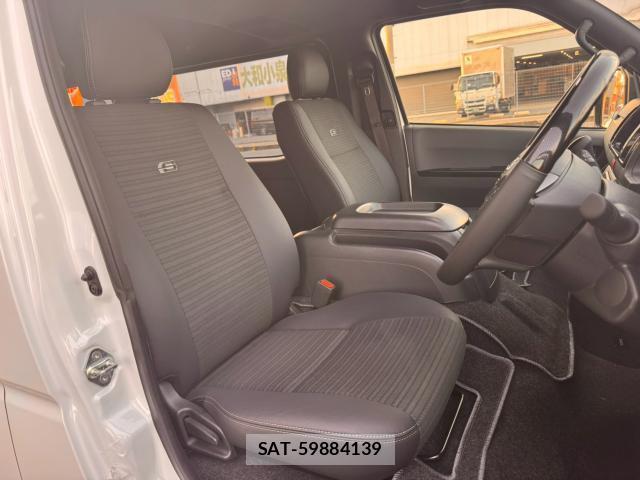 Toyota HIACE VAN 2025-07 8282768-2