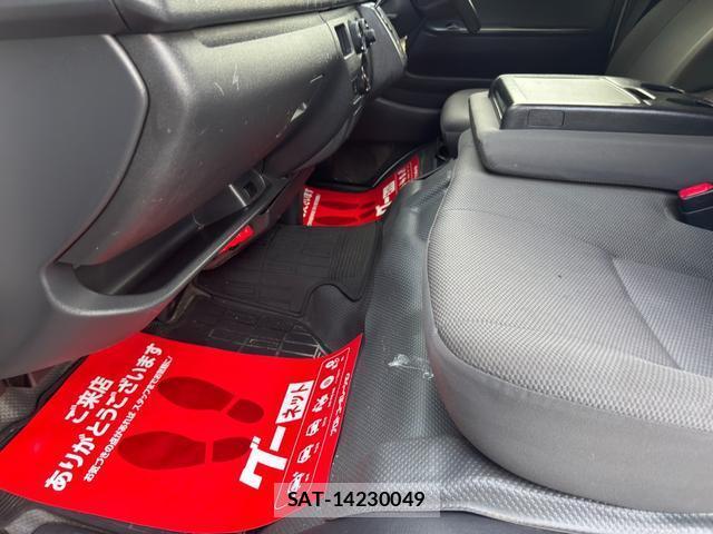 Toyota HIACE VAN 2015-03 8283242-17