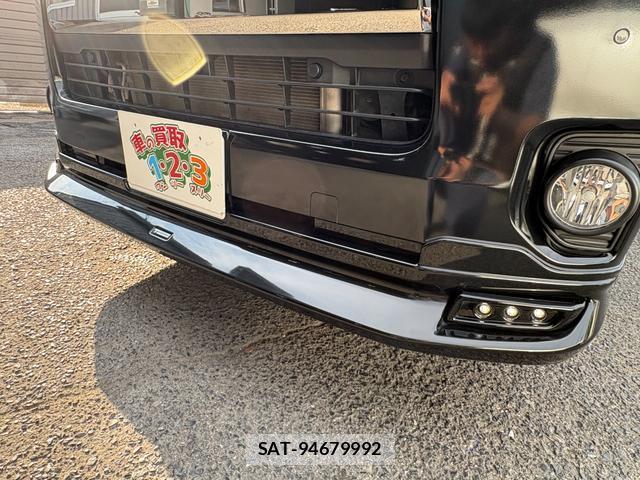 Toyota HIACE VAN 2021-10 8283568-8