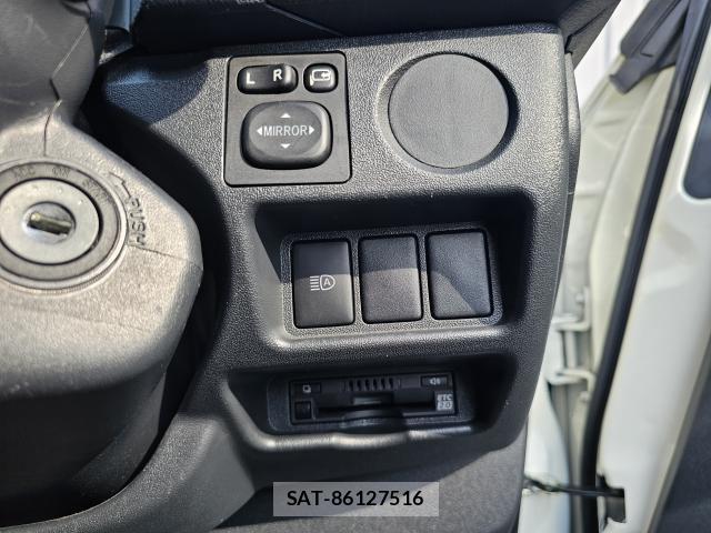 Toyota HIACE VAN 2025-07 8283696-11