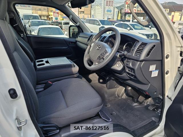 Toyota HIACE VAN 2025-07 8283696-3