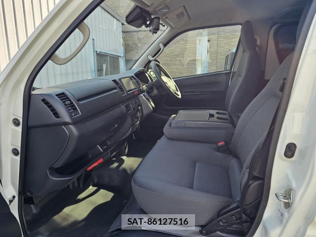 Toyota HIACE VAN 2025-07 8283696-4