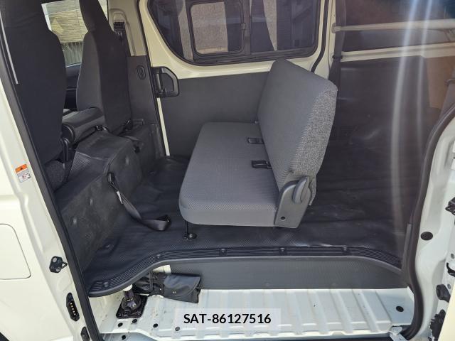Toyota HIACE VAN 2025-07 8283696-6