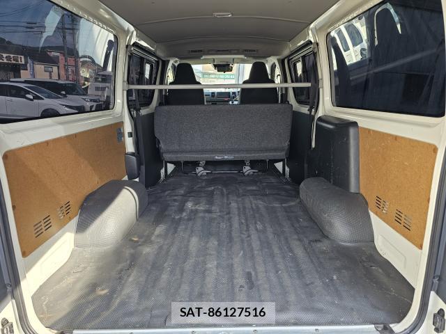Toyota HIACE VAN 2025-07 8283696-7