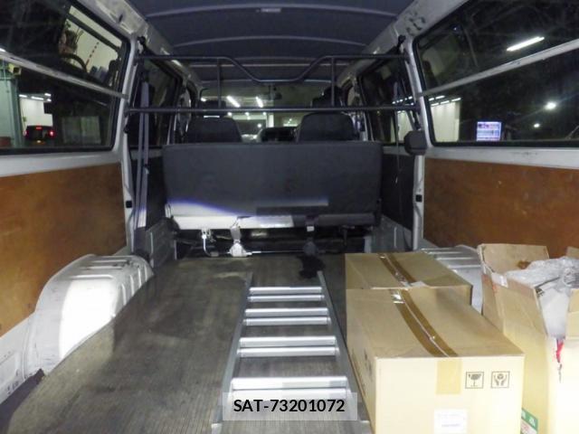 Toyota HIACE VAN 2004-07 8283728-4