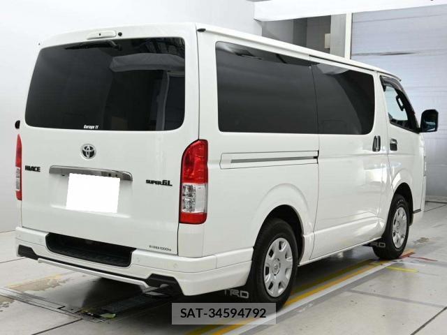 Toyota HIACE VAN 2022-10 8283847-2