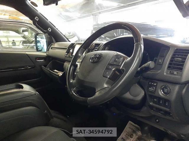 Toyota HIACE VAN 2022-10 8283847-4