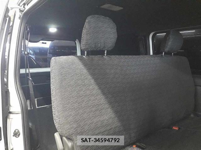 Toyota HIACE VAN 2022-10 8283847-6