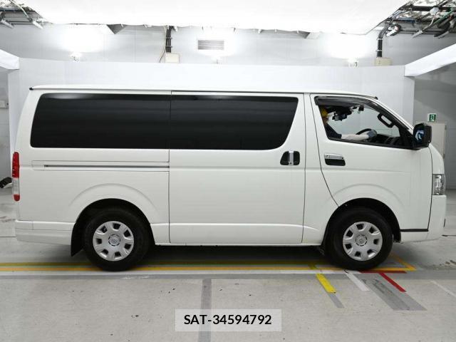 Toyota HIACE VAN 2022-10 8283847-9