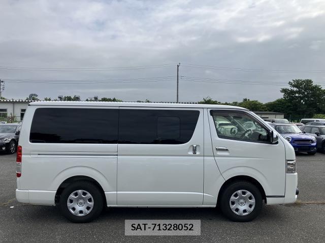 Toyota HIACE VAN 2018-03 8283914-2