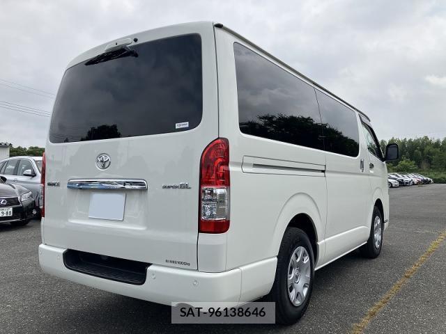 Toyota HIACE VAN 2022-11 8283918-1