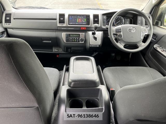 Toyota HIACE VAN 2022-11 8283918-3