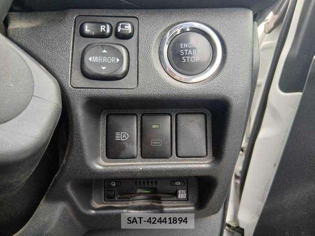 Toyota HIACE VAN 2024-01 8283987-15