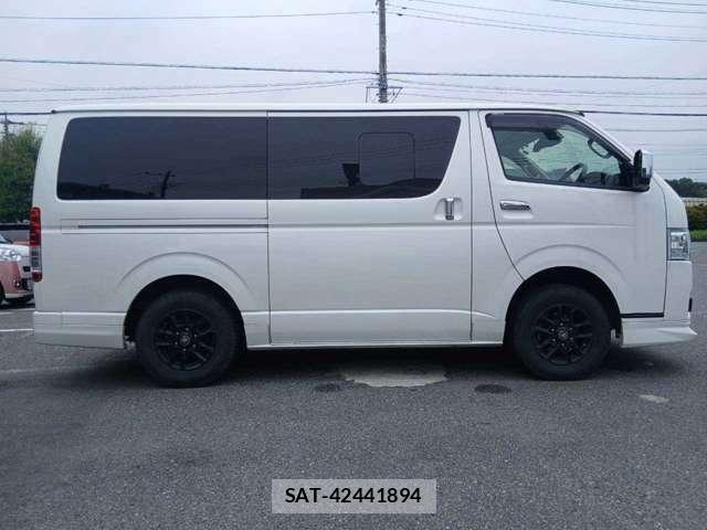 Toyota HIACE VAN 2024-01 8283987-2