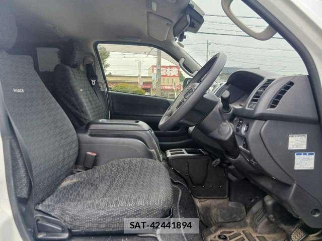 Toyota HIACE VAN 2024-01 8283987-4