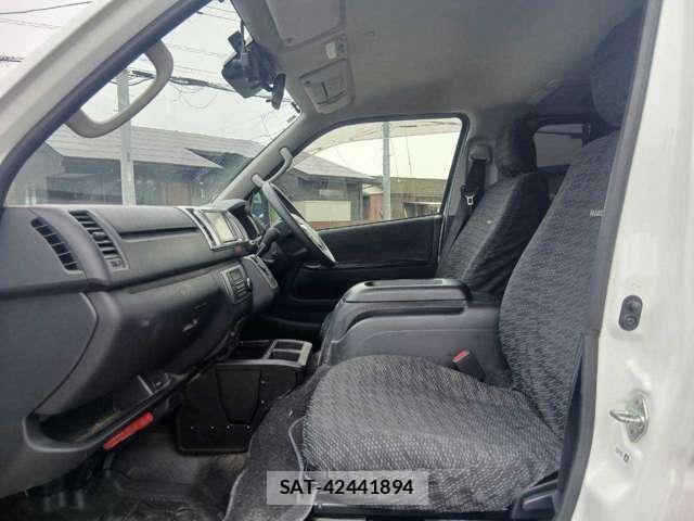Toyota HIACE VAN 2024-01 8283987-5