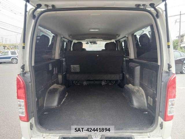 Toyota HIACE VAN 2024-01 8283987-9