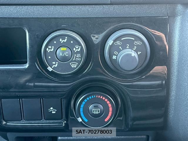 Toyota HIACE VAN 2018-08 8284058-3