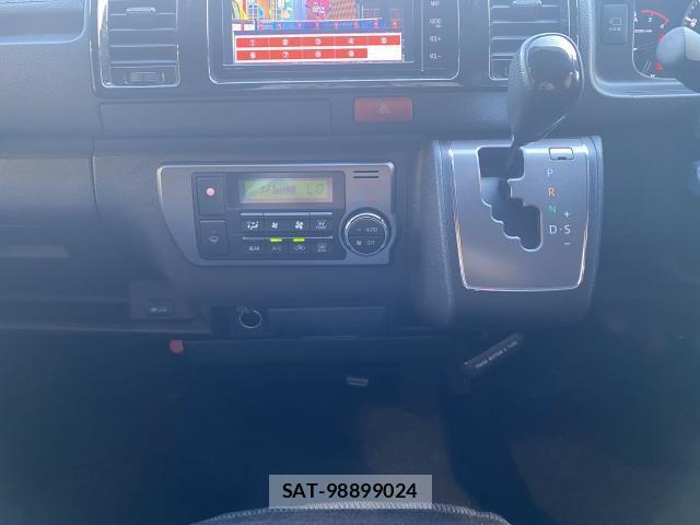 Toyota HIACE VAN 2022 8284333-10