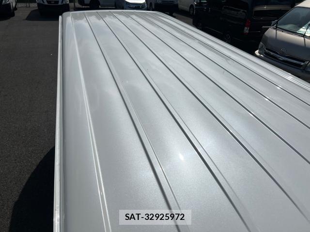 Toyota HIACE VAN 2018-05 8284557-13