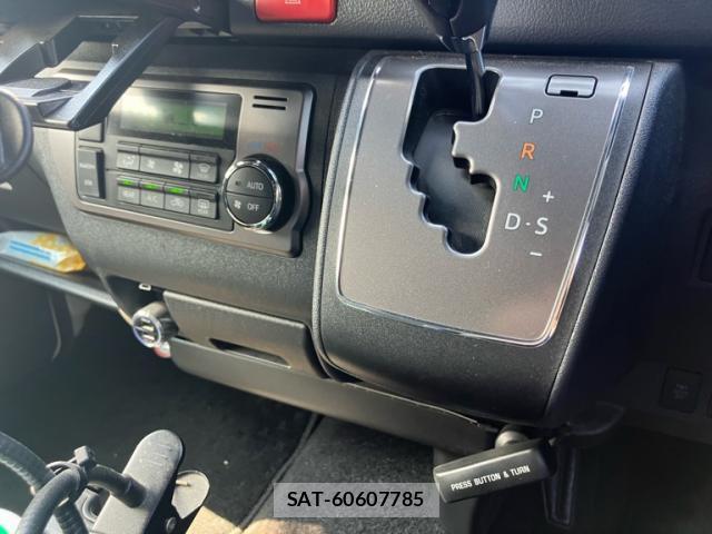 Toyota HIACE VAN 2021-09 8284828-19