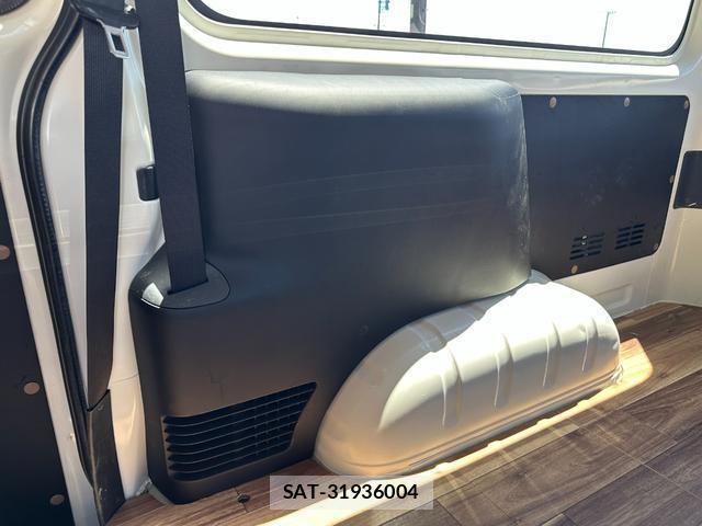 Toyota HIACE VAN 2018-06 8285305-15