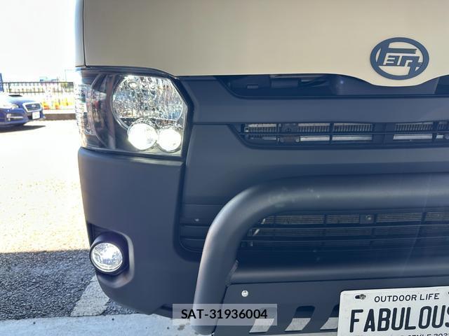 Toyota HIACE VAN 2018-06 8285305-18