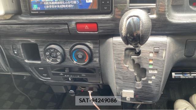 Toyota HIACE WAGON 2006-03 8280758-14
