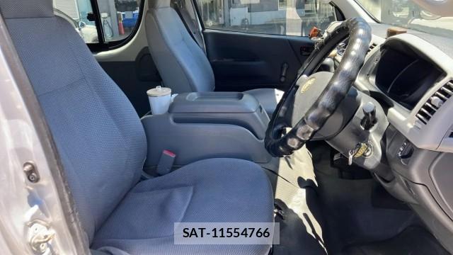 Toyota HIACE WAGON 2008-07 8281626-5