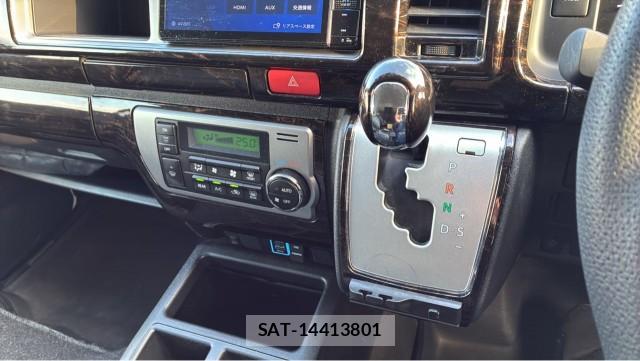Toyota HIACE WAGON 2023-09 8282039-14