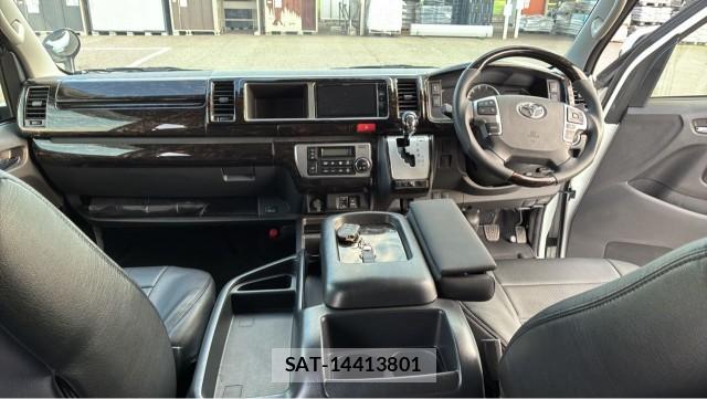 Toyota HIACE WAGON 2023-09 8282039-2