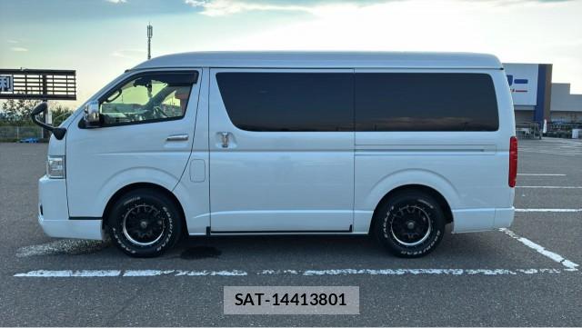 Toyota HIACE WAGON 2023-09 8282039-3
