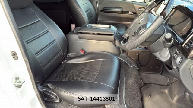 Toyota HIACE WAGON 2023-09 8282039-5
