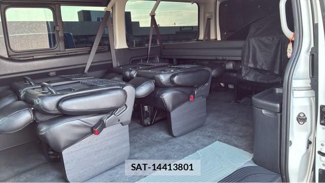 Toyota HIACE WAGON 2023-09 8282039-6