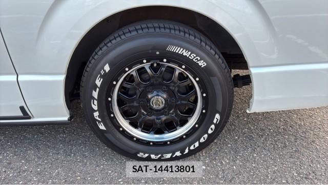 Toyota HIACE WAGON 2023-09 8282039-8