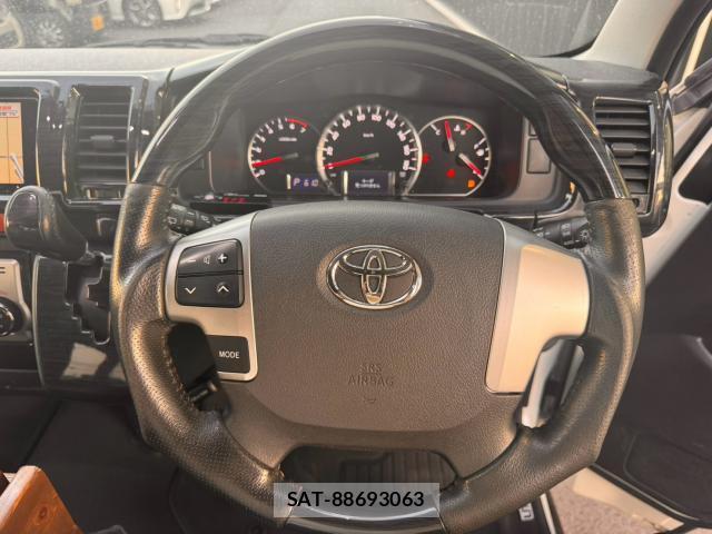 Toyota HIACE WAGON 2015-11 8282766-1