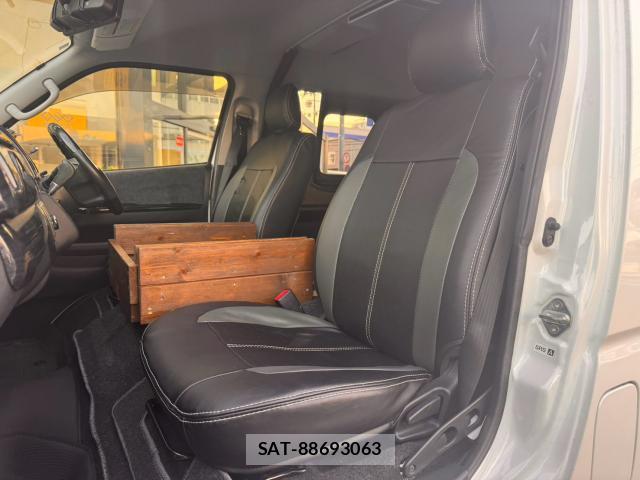 Toyota HIACE WAGON 2015-11 8282766-13