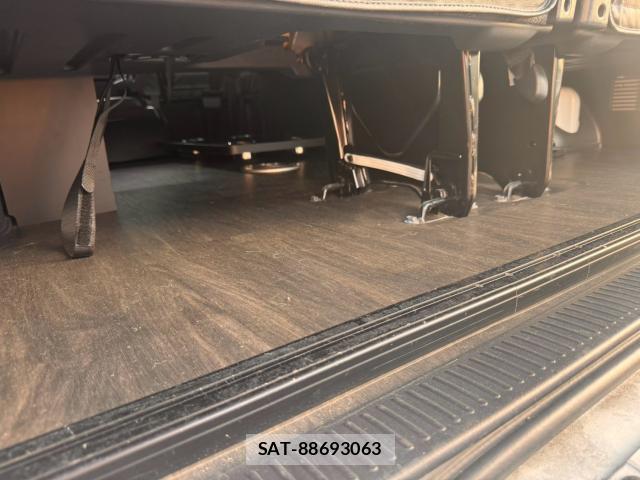 Toyota HIACE WAGON 2015-11 8282766-3