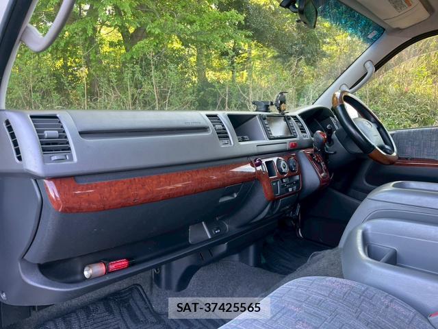 Toyota HIACE WAGON 2006-12 8284029-4