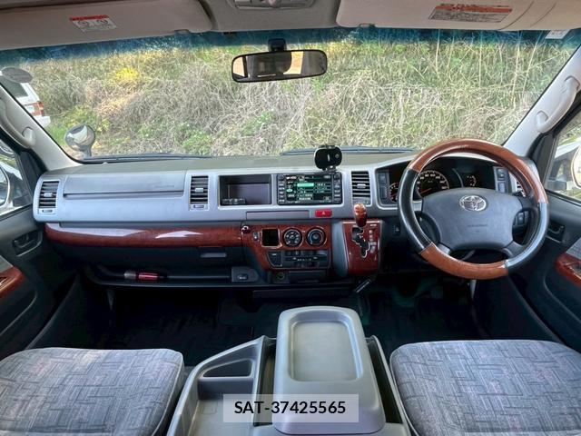 Toyota HIACE WAGON 2006-12 8284029-5