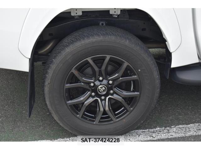 Toyota HILUX 2023-08 8285087-10